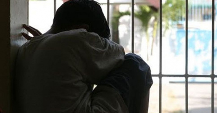 В Авдеевке полицейские привлекли к ответственности мужчину за вовлечение несовершеннолетнего в преступную деятельность