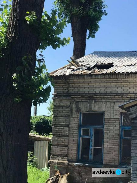 В Авдіївці комунальники ремонтують будинки (ФОТОФАКТ)