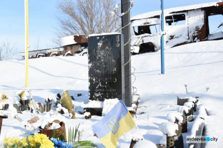 На авдіївській промзоні прочитали молитву за загиблими в боях військовими (ФОТО/ВІДЕО)