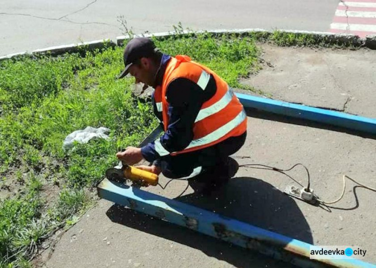 Коммунальники Авдіївки перенесли зупинку на вулиці Воробьова