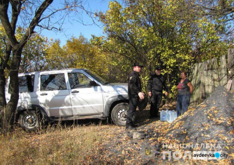 Полиция помогает доставлять питьевую воду в "обезвоженные" прифронтовые поселки под Торецком