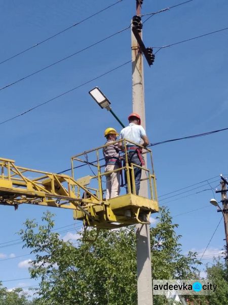 У приватному секторі Авдіївки комунальники освітили ще один район