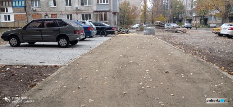 В рамках конкурса социальных проектов жители 9 квартала продолжают оборудование парковочной зоны (ФОТОФАКТ)