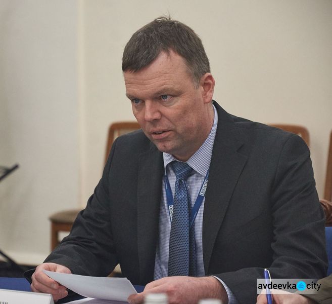 Муженко заверил Хуга, что ВСУ не стреляют на Донбассе