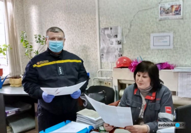 Спасатели Авдеевки напомнили заводчанам правила поведения с потенциально опасными предметами