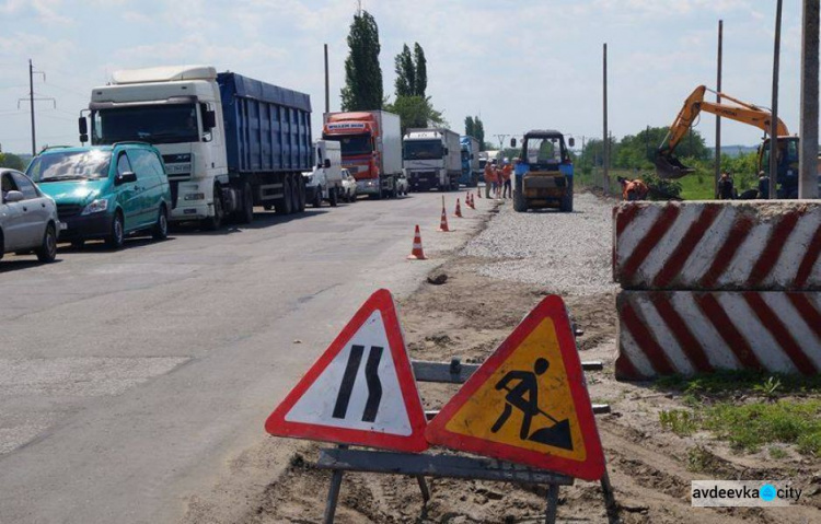 Донбасс: блокпостов станет меньше, командующий ООС проводит проверку