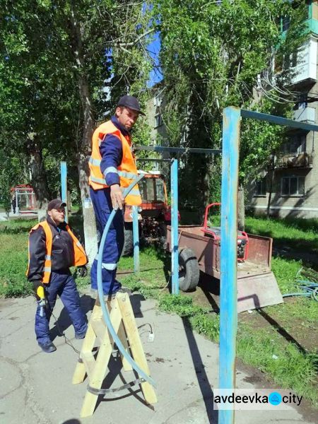 Коммунальники Авдіївки перенесли зупинку на вулиці Воробьова
