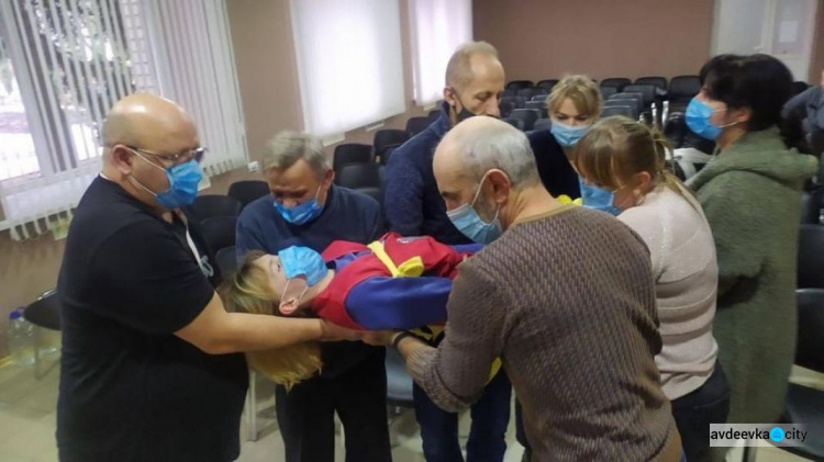 Працівники Авдіївської ВЦА навчились надавати населенню першу допомогу 