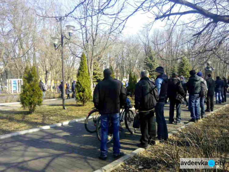 Жители города вышли на мининг против ж/д блокады в Донбассе (ФОТО) (ДОПОЛНЕНО)