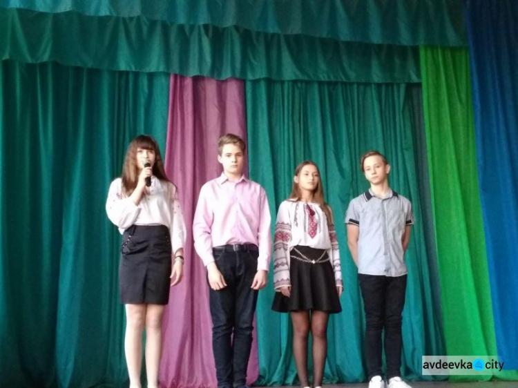 Школярі красиво і патріотично привітали добровольців (ФОТО)