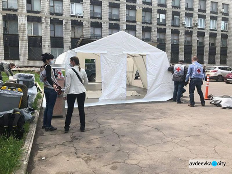 В Авдеевке посетителей центральной больницы будут проверять в предварительном пункте осмотра