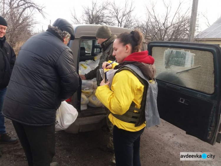 Рисунки, продукты, воду и подарки развозили в течение недели авдеевские «симики» (ФОТО)