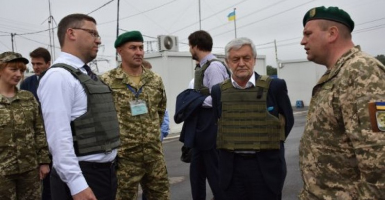  Делегация МИД Польши побывала на КПВВ в Донецкой области и намерена оказать помощь (ФОТО)