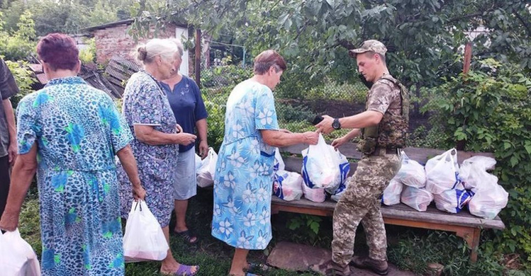 Авдеевские «симики» помогли доставить помощь в Опытное (ФОТО)