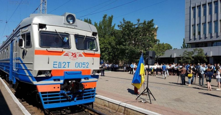 Обновленные пригородные электропоезда отправились сегодня из Мариуполя (ФОТО)