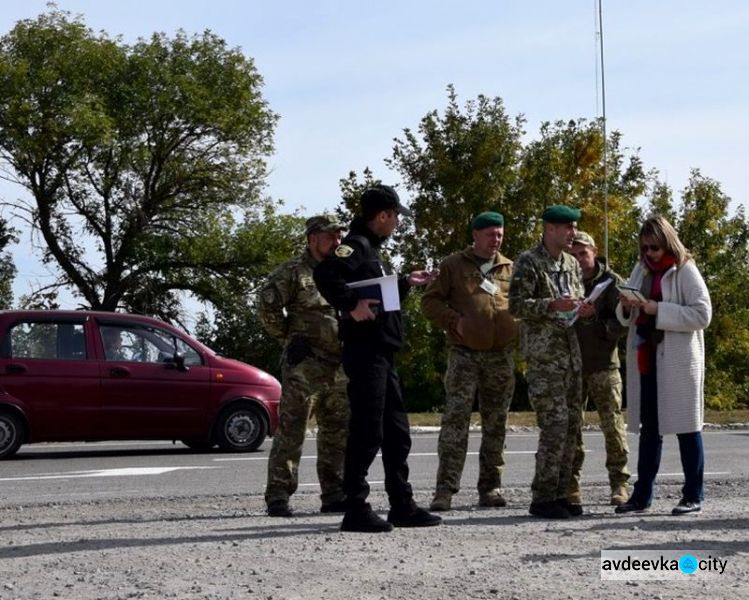 Межведомственная группа провела обследование КПВВ на Донбассе перед введением нового "Порядка въезда и выезда"
