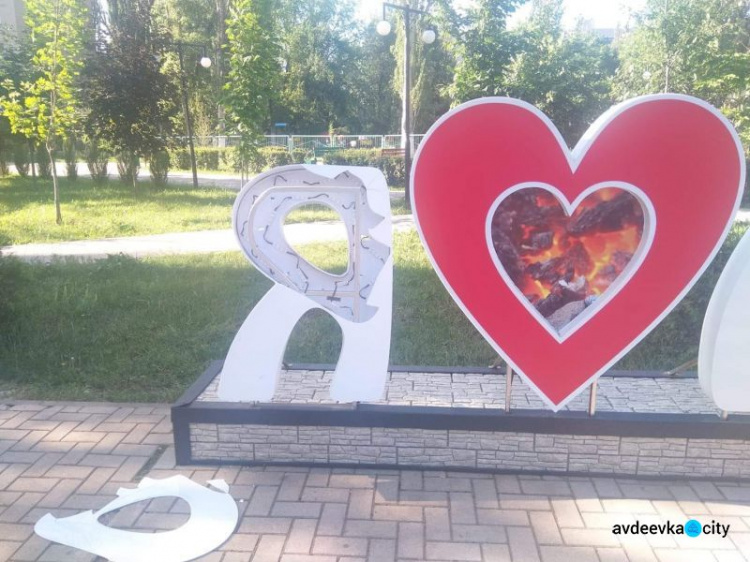 Акт вандализма в Авдеевке - поврежден арт-объект