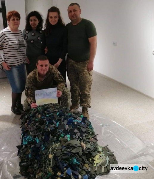 Работники Авдеевского отдела культуры помогли военным