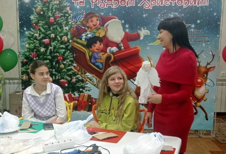 ОО «Платформа совместных действий» подарила детям Рождественский мастер-класс