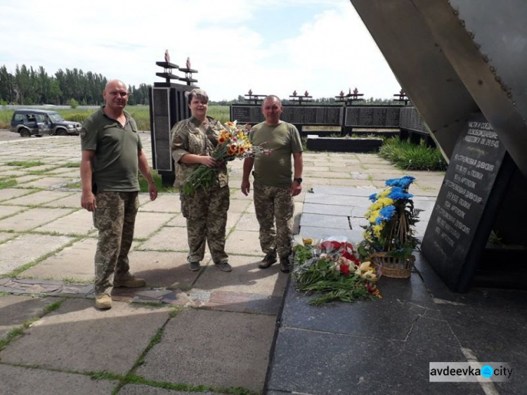 Авдеевские "симики" не останавливаются: помогают и военным, и мирным жителям (ФОТО)