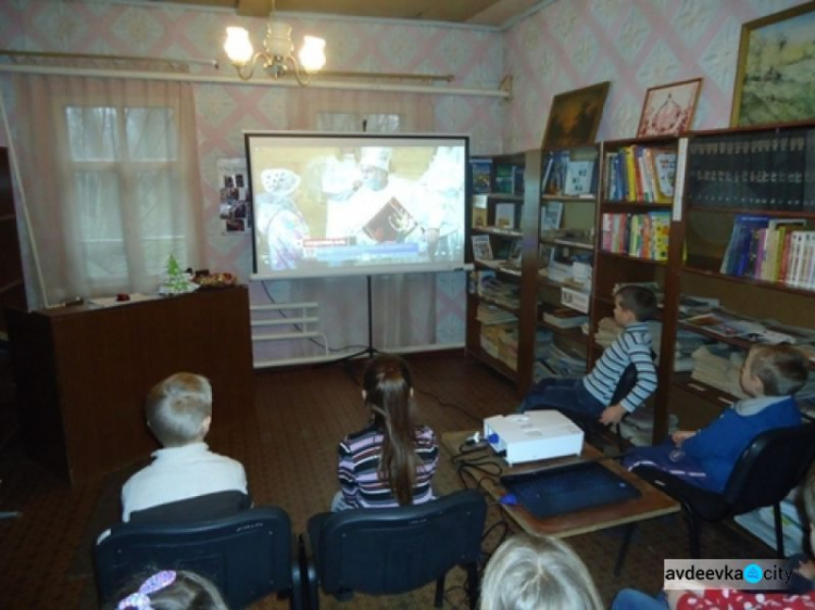 Свято Миколая чи як в авдіївській бібліотеці дітям новорічний настрій піднімали (ФОТО)