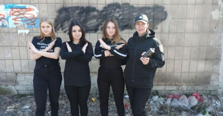 В Авдеевке правоохранители уничтожили рекламу наркотиков