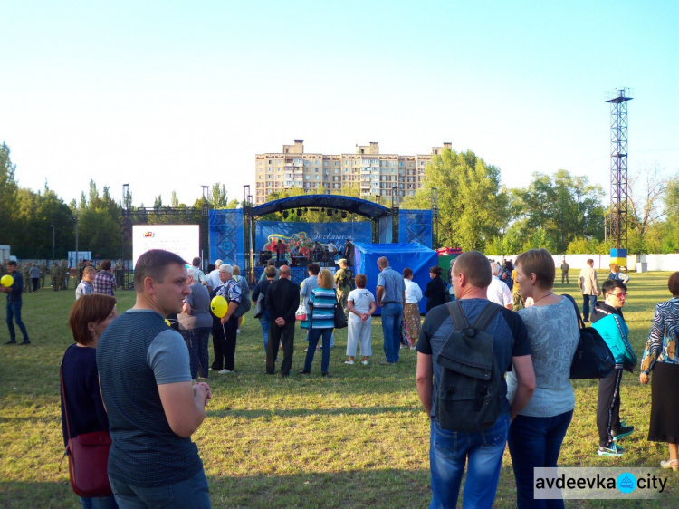 В Авдеевке празднование  Дня города завершилось под звуки тяжелого рока (ФОТО+ВИДЕО)