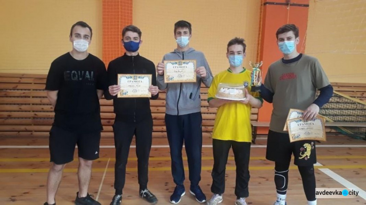 В Авдіївці відбулися товариські зустрічі з волейболу серед юнаків та дівчат