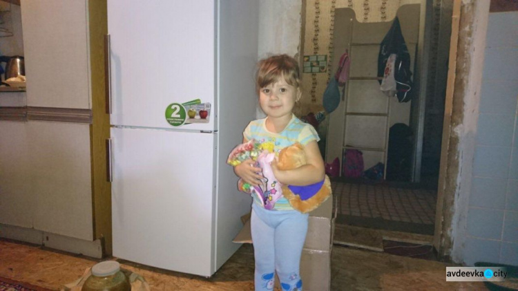 Волонтеры из Львова привезли в Авдеевку новогодние подарки для детей из многодетных семей