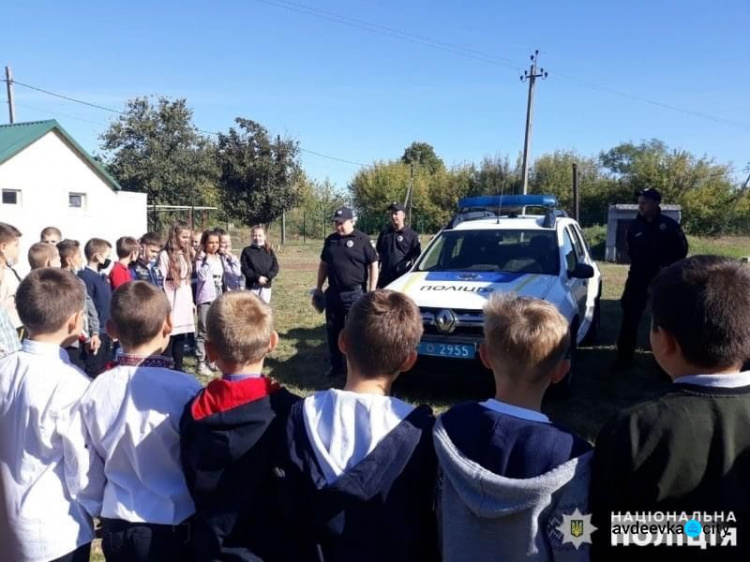 День з поліцейським та рятувальником: для школярів Авдіївки провели інтерактивні уроки