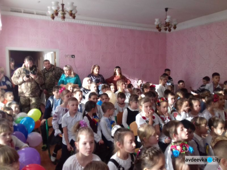 Школьники Авдеевки поздравили защитников Украины (ФОТО)