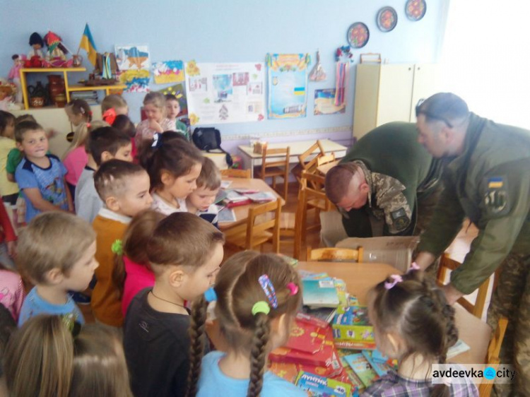 Авдеевские «симики» сопроводили к воинам АТО волонтеров и священнослужителей