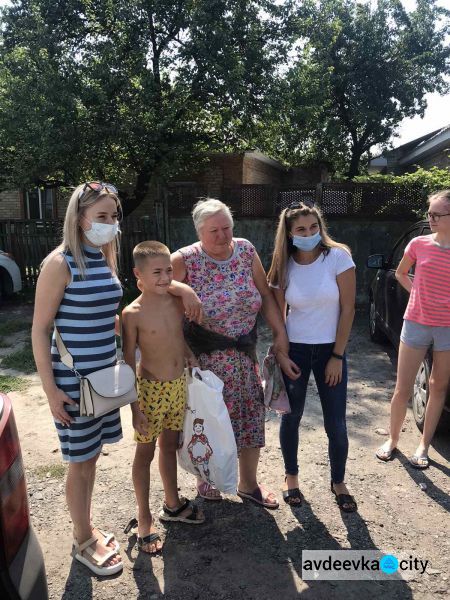 Молодежь АКХЗ помогла собрать детей в школу