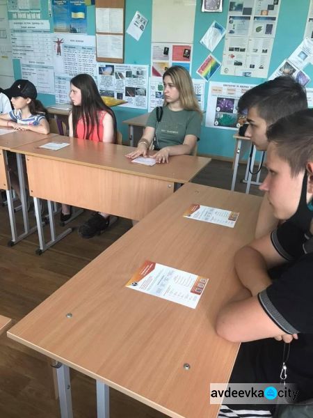 Авдіївським підліткам розказали, як будувати трудові відносини з роботодавцями