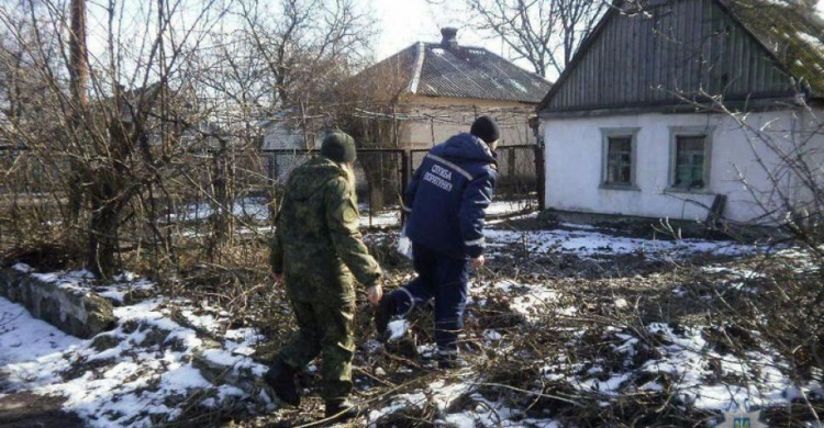Полиция и ГСЧС прошерстили разрушенные и заброшенные  дома в прифронтовой Марьинке