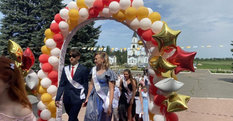 Состоялся первый в истории Авдеевки грандиозный, общегородской выпускной бал для старшеклассников
