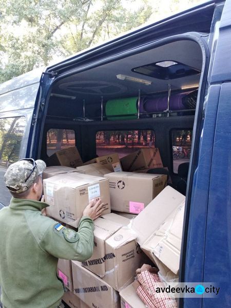 "Симики" порадовали подарками школьников Авдеевки (ФОТО)