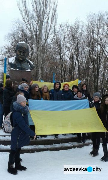 В Авдіївці відзначили День Гідності та Свободи: привітання, нагородження і зворушливий вірш дитини (СВІТЛИНИ)
