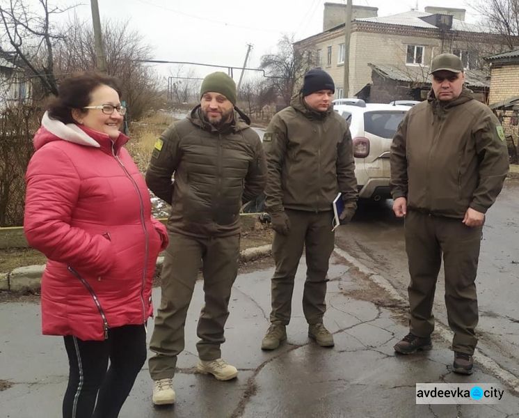 «Автолавка», робочі місця, відновлення житла: керівництво Авдіївської та обласної ВЦА зустрілося з мешканцями Опитного