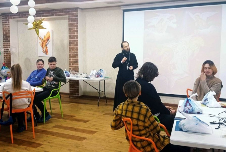 ОО «Платформа совместных действий» подарила детям Рождественский мастер-класс