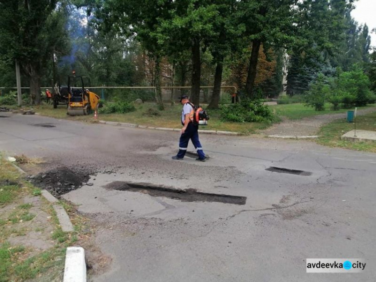 КП "СЄЗ" випробовує нову техніку для ямкового ремонту доріг