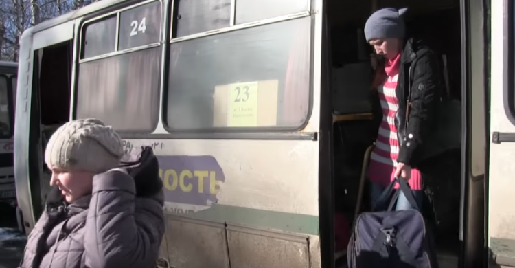 Эвакуированные жители из Авдеевки начали возвращаться домой (ВИДЕО)