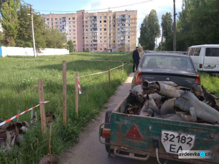 В Авдеевке скандал: местные активисты разобрали стелу памяти о погибших жителях (ФОТО)