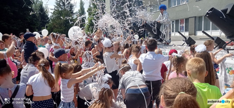 На площади Дворца культуры состоялся грандиозный праздник в честь Дня защиты детей (ФОТОФАКТ)
