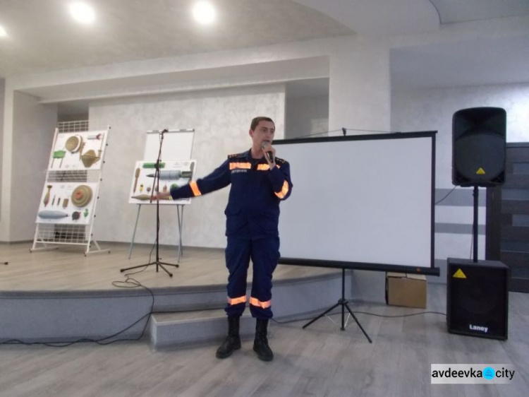 Жителей Донетчины учили бороться с минным кошмаром (ФОТО)