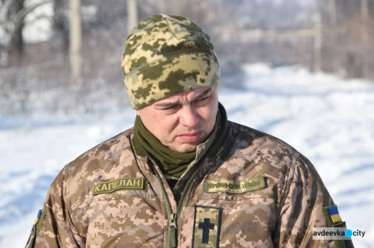 На авдіївській промзоні прочитали молитву за загиблими в боях військовими (ФОТО/ВІДЕО)