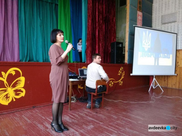 Школярі красиво і патріотично привітали добровольців (ФОТО)