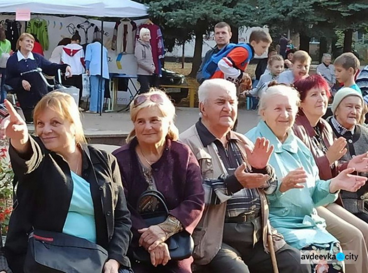 АВДЕЕВКА ФМ: на бульваре Шевченко много и задорно танцевали