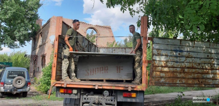Офицеры CIMIC "Авдеевка" помогли доставить военным и жителям прифронтовой зоны важную помощь