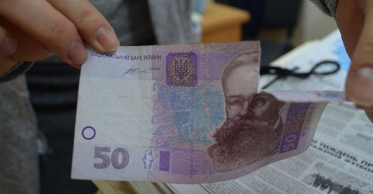 Украинцам рассказали, как поменять изношенные купюры на новые